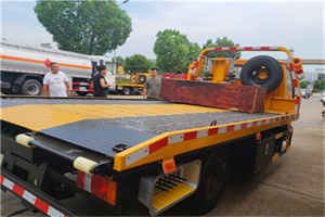 兴化附近拖车电话号码服务